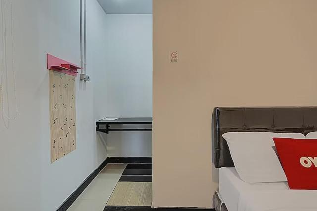 Super Oyo Capital O 3198 Sukomanunggal Inn Surabaya Exterior foto